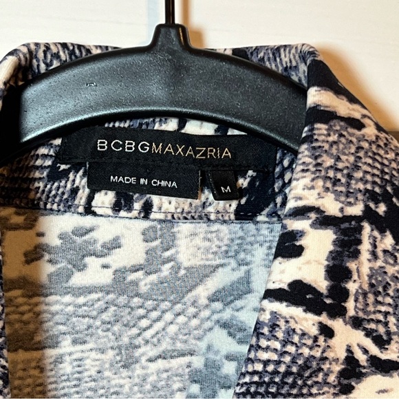#87 BCBGMAXAZRIA SLEEVELESS BLUE SNAKE PRINT TOP MEDIUM - Picture 3 of 4
